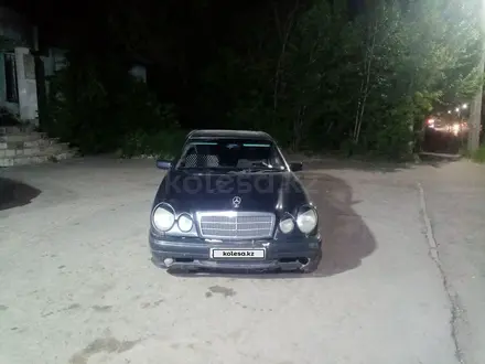 Mercedes-Benz E 280 1996 года за 2 200 000 тг. в Астана