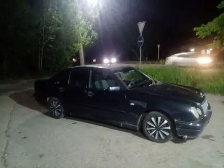 Mercedes-Benz E 280 1996 года за 2 200 000 тг. в Астана – фото 2