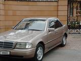 Mercedes-Benz C 180 1994 года за 1 900 000 тг. в Астана – фото 3