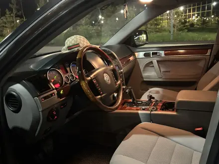 Volkswagen Touareg 2007 года за 4 500 000 тг. в Астана – фото 10