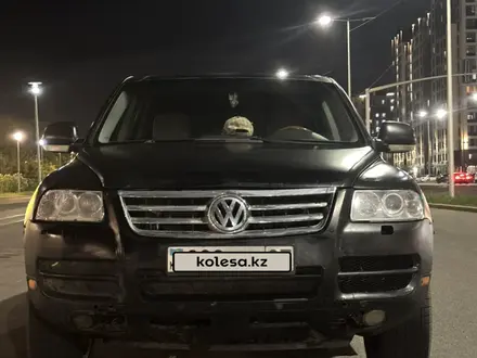 Volkswagen Touareg 2007 года за 4 500 000 тг. в Астана
