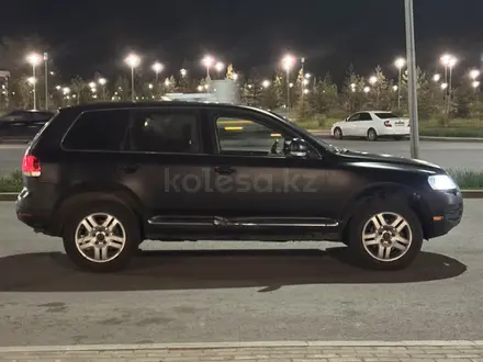 Volkswagen Touareg 2007 года за 4 500 000 тг. в Астана – фото 4