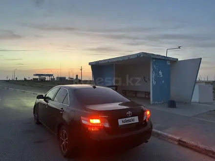 Toyota Camry 2010 года за 7 300 000 тг. в Жанаозен – фото 2