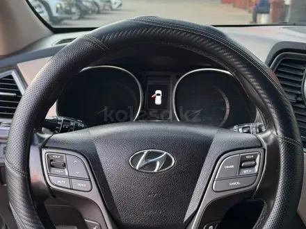 Hyundai Santa Fe 2017 года за 9 700 000 тг. в Алматы – фото 24