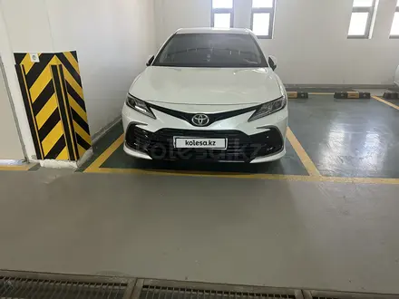 Toyota Camry 2023 года за 15 500 000 тг. в Астана – фото 3