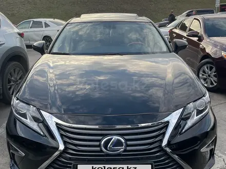 Lexus ES 300h 2013 года за 7 000 000 тг. в Атырау