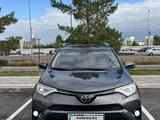 Toyota RAV4 2018 годаfor13 000 000 тг. в Астана