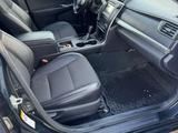 Toyota Camry 2015 года за 5 900 000 тг. в Атырау – фото 4