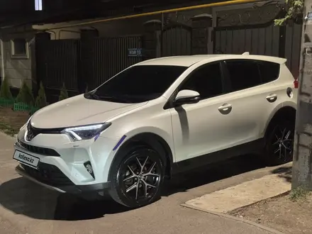 Toyota RAV4 2018 года за 11 500 000 тг. в Алматы – фото 9