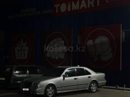 Mercedes-Benz E 320 1997 года за 2 000 000 тг. в Алматы – фото 3