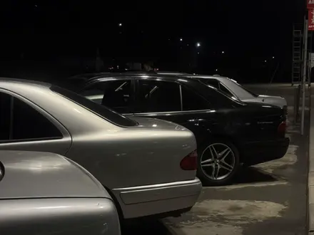 Mercedes-Benz E 320 1997 года за 2 000 000 тг. в Алматы – фото 4