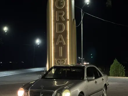 Mercedes-Benz E 320 1997 года за 2 000 000 тг. в Алматы