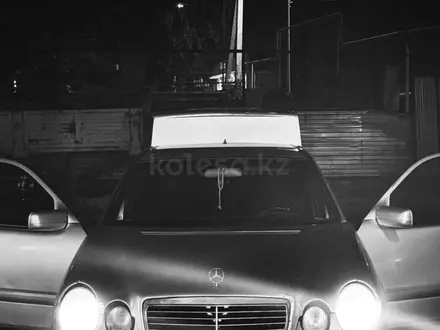 Mercedes-Benz E 320 1997 года за 2 000 000 тг. в Алматы – фото 2
