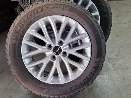 Комплект зимних шин MICHELIN X-Ice Snow 185/65 R15 без шипов за 110 000 тг. в Астана – фото 4