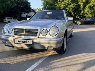Mercedes-Benz E 230