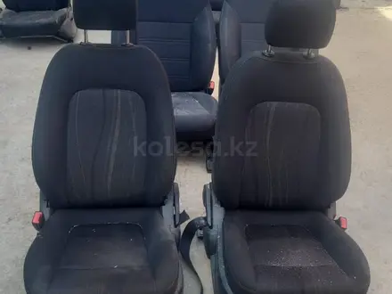 Chevrolet Aveo T300 переднее сиденье 2014 год за 1 000 тг. в Алматы