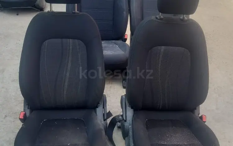 Chevrolet Aveo T300 переднее сиденье 2014 год за 1 000 тг. в Алматы