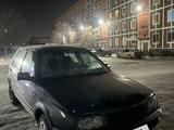 Volkswagen Golf 1993 годаүшін800 000 тг. в Сатпаев