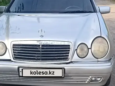 Mercedes-Benz E 230 1997 года за 3 200 000 тг. в Алматы