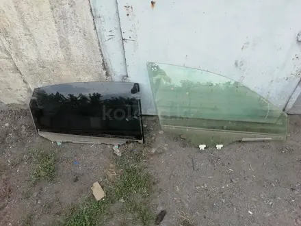 Стекло боковое дверное за 20 000 тг. в Алматы