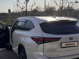 Toyota Highlander 2022 года за 28 000 000 тг. в Шымкент – фото 3