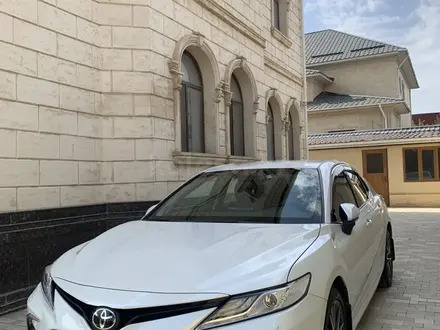 Toyota Camry 2022 года за 23 000 000 тг. в Шымкент – фото 2