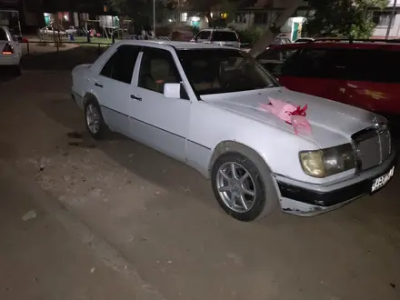 Mercedes-Benz E 230 1990 года за 500 000 тг. в Туркестан – фото 3