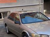 Toyota Camry 1998 года за 2 600 000 тг. в Алматы – фото 2