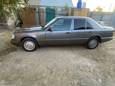 Mercedes-Benz E 280 1993 года за 1 300 000 тг. в Кызылорда – фото 2