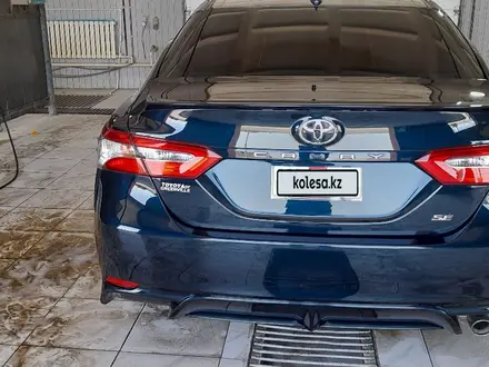 Toyota Camry 2019 года за 10 000 000 тг. в Атырау – фото 8