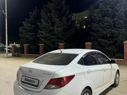 Hyundai Solaris 2012 года за 3 300 000 тг. в Актобе – фото 4