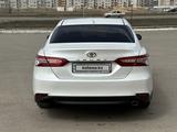 Toyota Camry 2018 годаүшін14 000 000 тг. в Актобе – фото 4