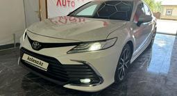 Toyota Camry 2022 года за 13 700 000 тг. в Кызылорда – фото 2