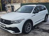 Volkswagen Tiguan 2021 года за 19 000 000 тг. в Астана