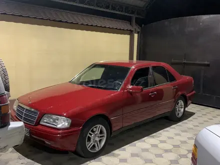 Mercedes-Benz C 180 1993 года за 1 450 000 тг. в Астана – фото 2