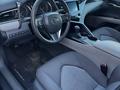 Toyota Camry 2018 года за 11 200 000 тг. в Караганда – фото 3