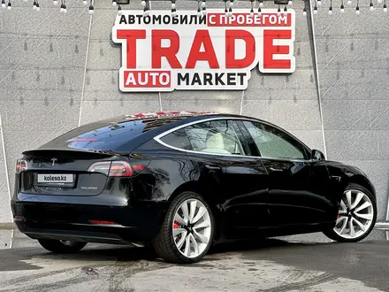 Tesla Model 3 2018 года за 13 700 000 тг. в Алматы – фото 9