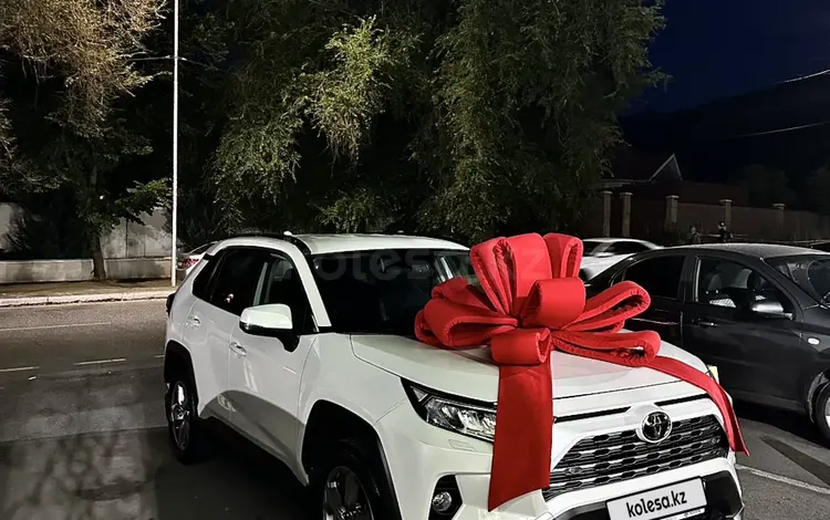 Toyota RAV4 2021 года за 16 000 000 тг. в Алматы