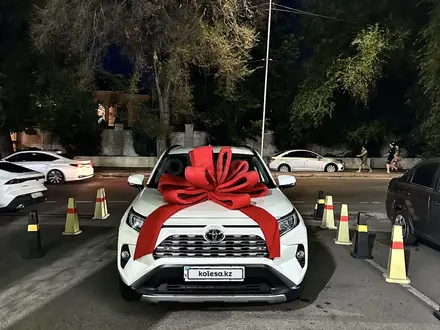 Toyota RAV4 2021 года за 16 000 000 тг. в Алматы – фото 2
