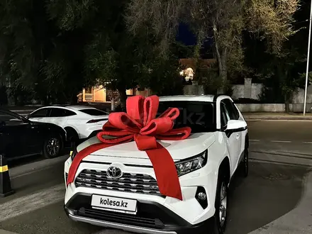 Toyota RAV4 2021 года за 16 000 000 тг. в Алматы – фото 3