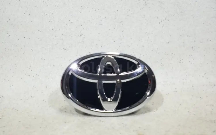 Эмблема решетки радиатора (простой) на Toyota Camry 70үшін27 000 тг. в Алматы
