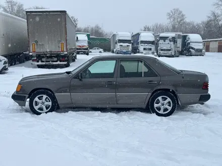 Mercedes-Benz E 230 1991 года за 1 790 000 тг. в Петропавловск – фото 9