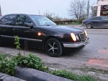 Mercedes-Benz E 200 1996 года за 2 800 000 тг. в Рудный – фото 7