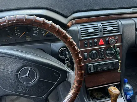 Mercedes-Benz E 230 1997 года за 2 600 000 тг. в Караганда – фото 9