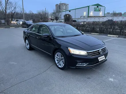 Volkswagen Passat 2017 года за 7 500 000 тг. в Уральск – фото 2