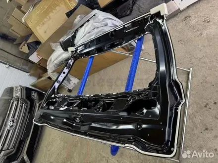Крышка багажника на Toyota за 100 000 тг. в Алматы – фото 2