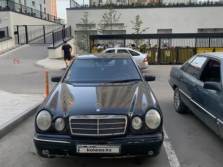 Mercedes-Benz E 280 1996 года за 1 400 000 тг. в Астана – фото 2