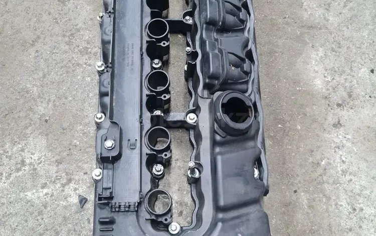 Крышка клапаной крышки n54b30 за 50 000 тг. в Алматы