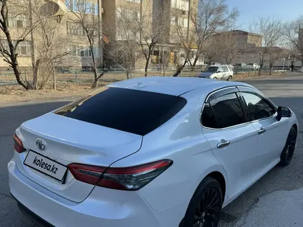 Toyota Camry 2018 года за 16 800 000 тг. в Кызылорда – фото 3