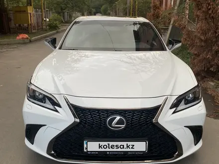 Lexus ES 350 2019 года за 23 000 000 тг. в Алматы